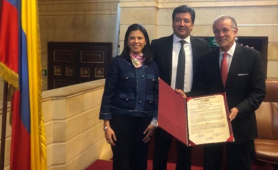 Verano es exaltado en Comisión de Ordenamiento Territorial del Senado