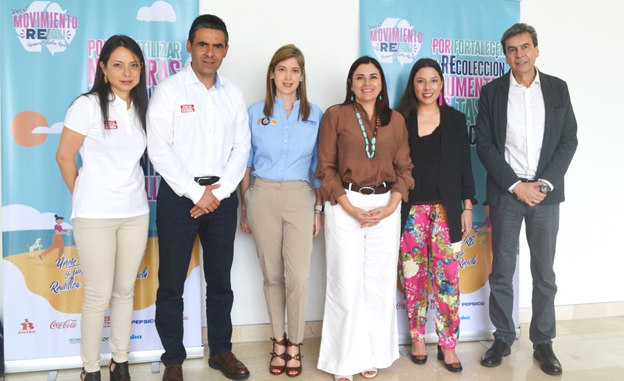 Izq a der, Silvia Barrera, Eduardo Pereira, María Paula Cano, Martha Falla,Carolina García y Alvaro Hincapie
