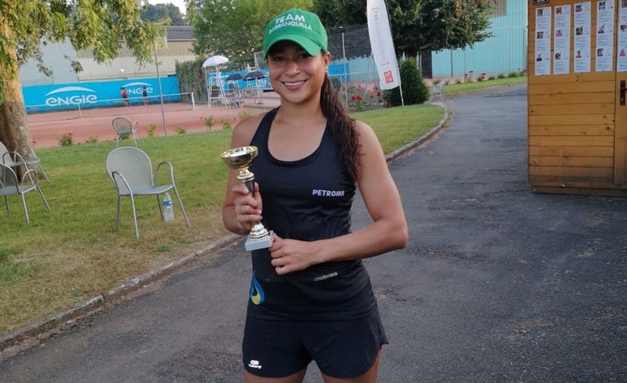 ‘Mafe’ Herazo, del Team Barranquilla, subcampeona en dobles en Francia