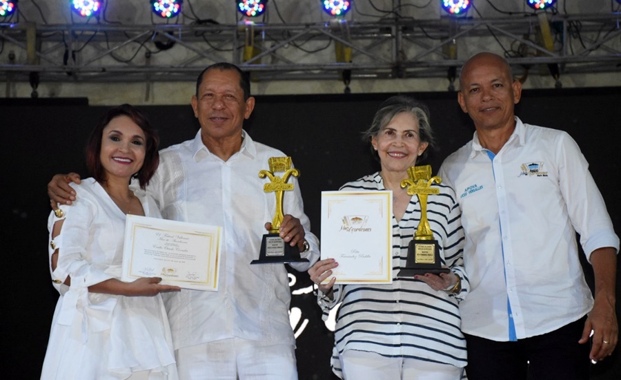 Emotivo homenaje a Rita Fernández, Emilio Oviedo y Rafa Manjarrez