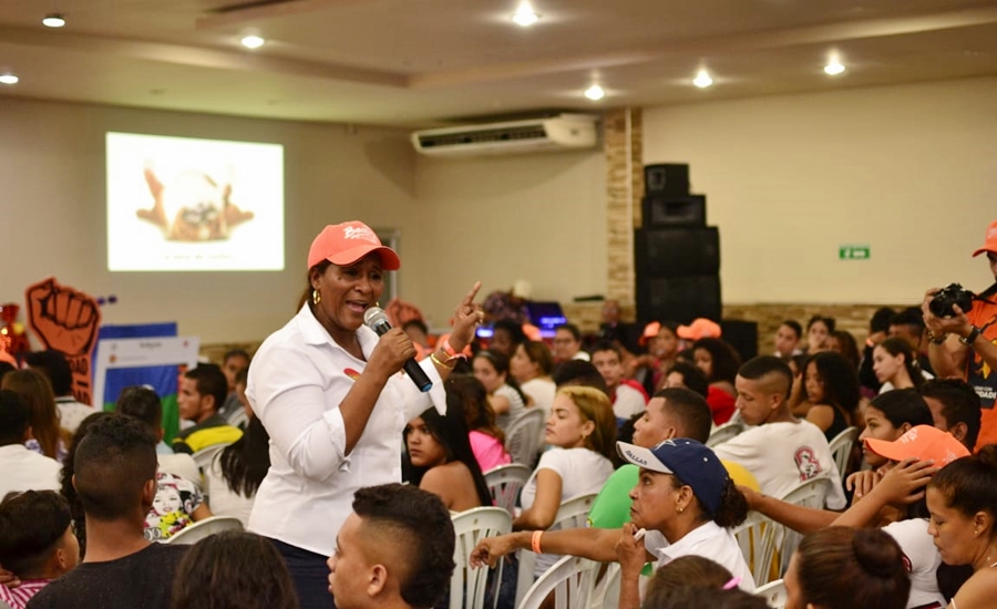 Beatriz Barraza, con la camiseta puesta por los jóvenes