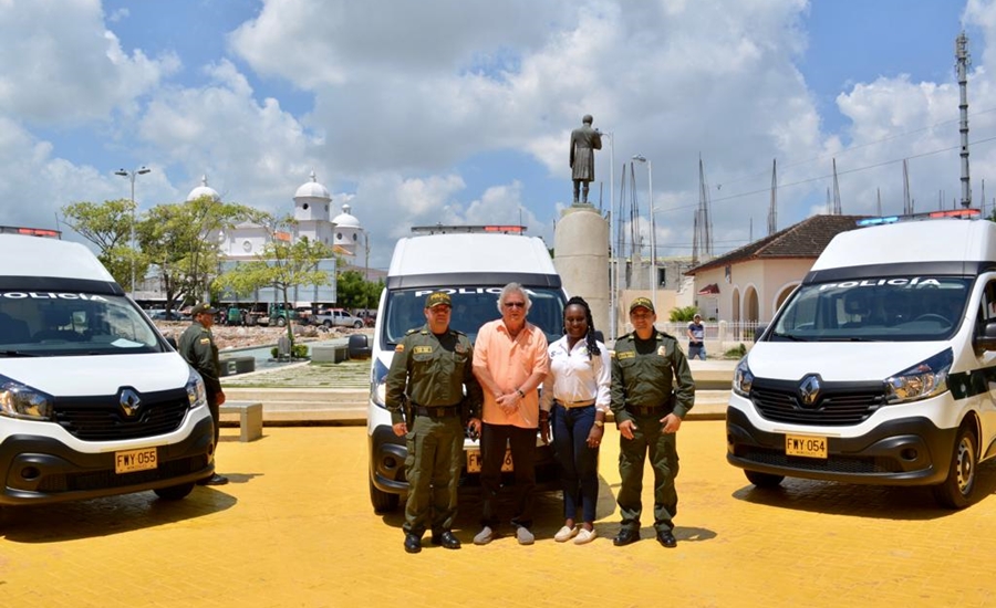 Alcaldía de Soledad entrega tres CAI móviles a la Policía