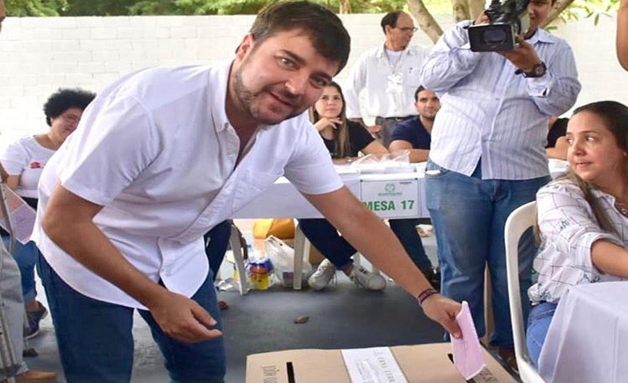 El candidato a la Alcaldía de Barranquilla, Jaime Pumarejo votó en el Colegio La Enseñanza