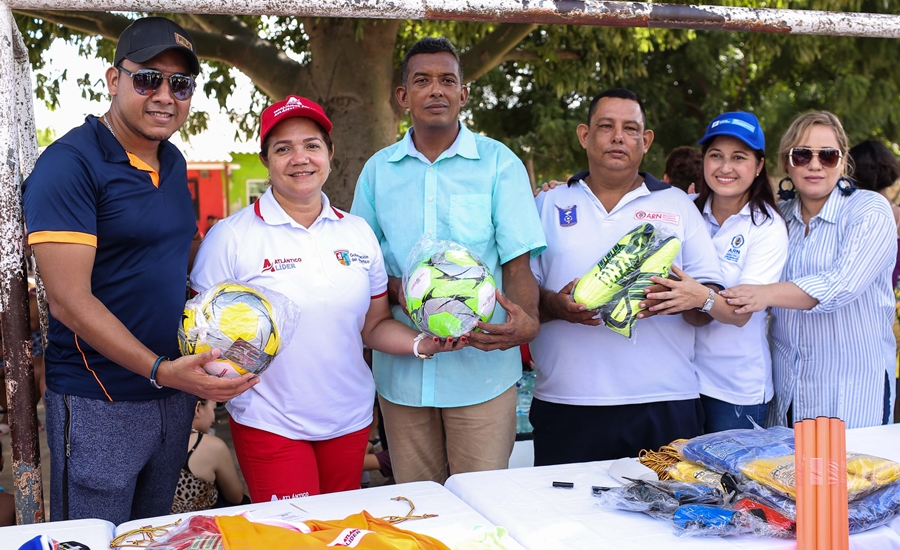 Gobernación entrega dotación deportiva para la sana convivencia entre jóvenes de Soledad y Malambo
