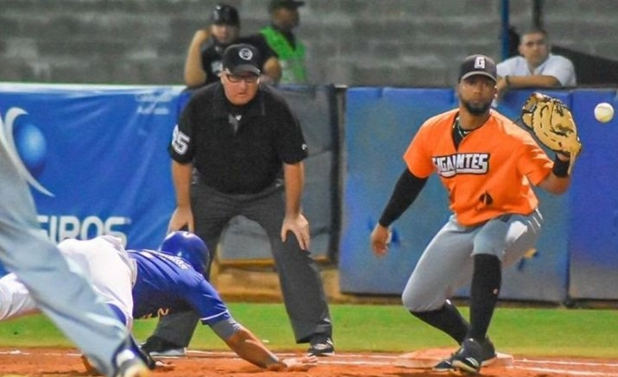 Gigantes revive al derrotar 7-4 a Vaqueros en juego de infarto