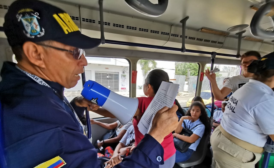 Biblioteca Piloto y Transmetro desarrollaron ‘Lectura a bordo’
