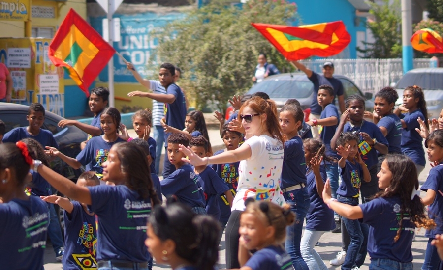 Comparsa ‘Trabajando por los Niños’ se prepara para dibujar sonrisas en los barranquilleros