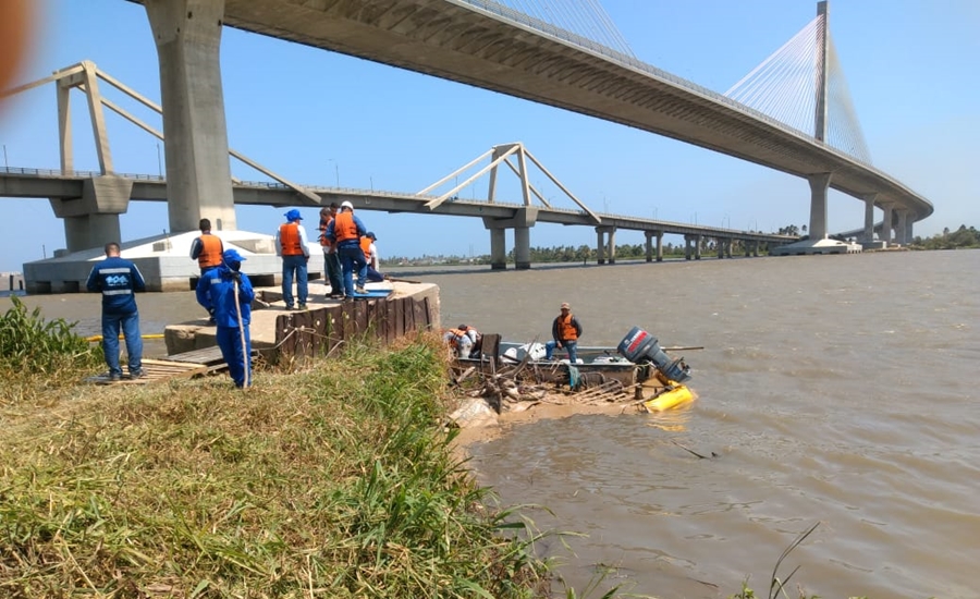C.R.A inició acompañamiento al proceso de retiro del material oleoso derramado en el río Magdalena.