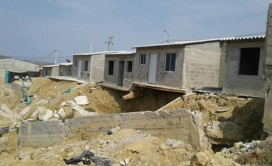 Villalba denuncia viviendas en mal estado para damnificados de Puerto Colombia