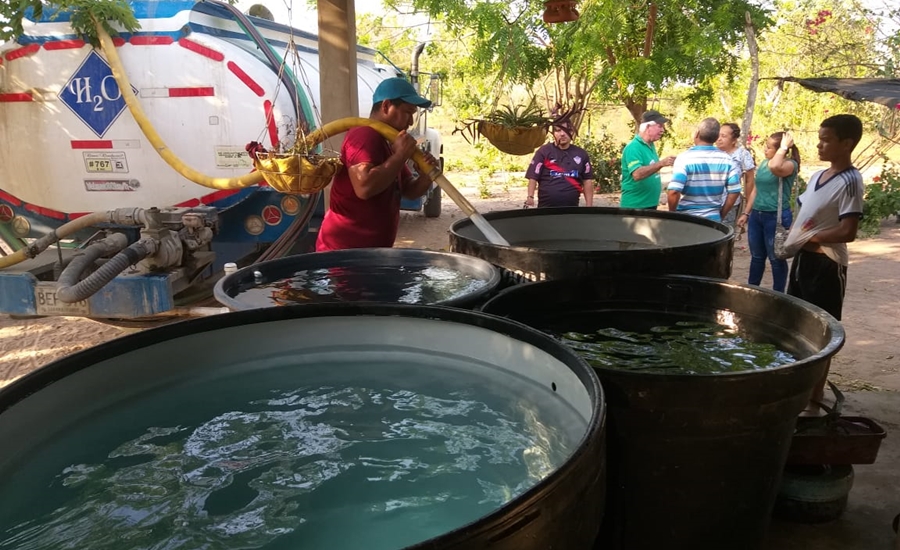 Gobernación sigue llevando agua potable a comunidades apartadas