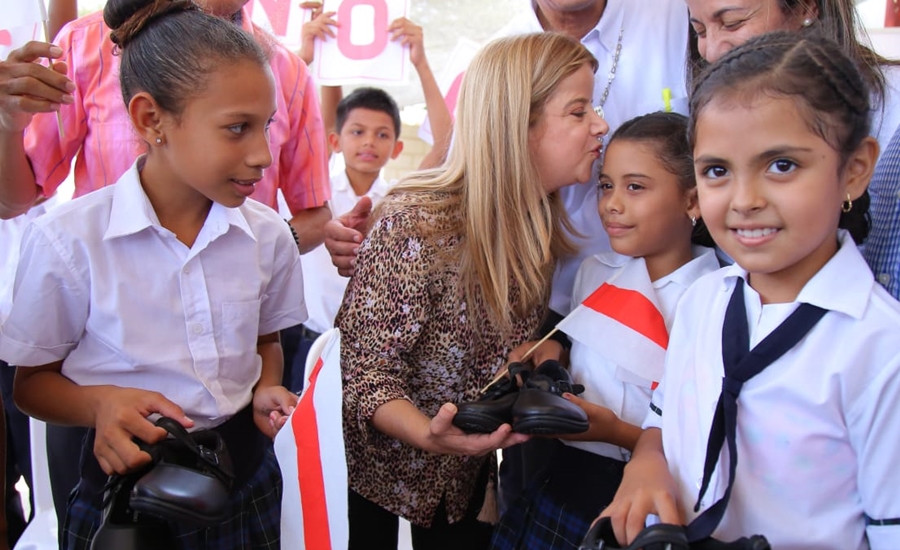 Con entrega de kits escolares Gobernadora le apuesta a la permanencia escolar