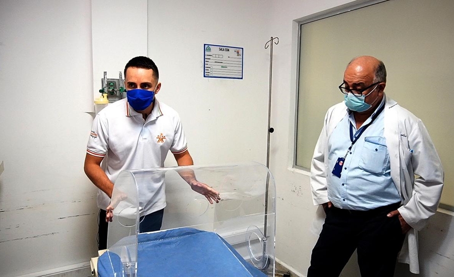 SENA entrega cabina de intubación para proteger a médicos que atienden pacientes de Covid-19