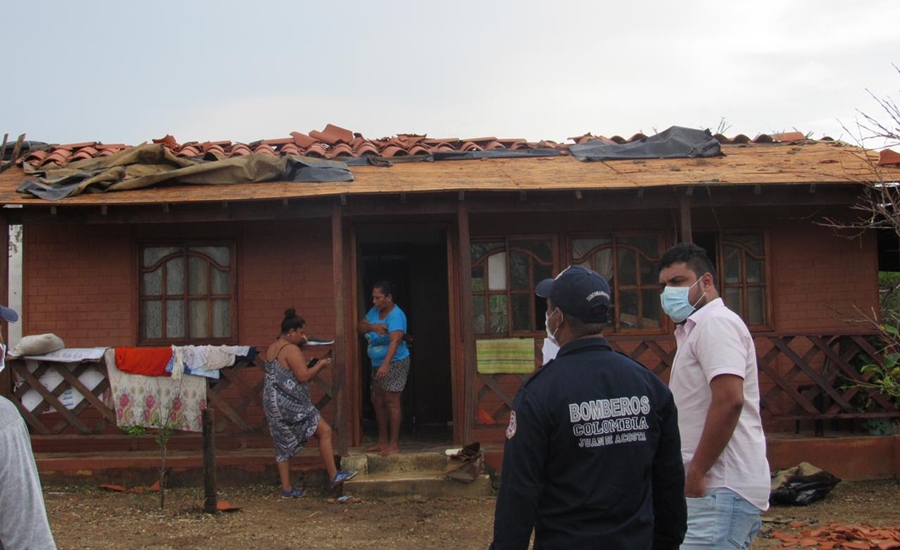 Gobernación atiende a afectados por fuertes vientos en Punta Astilleros y Boca Tocino
