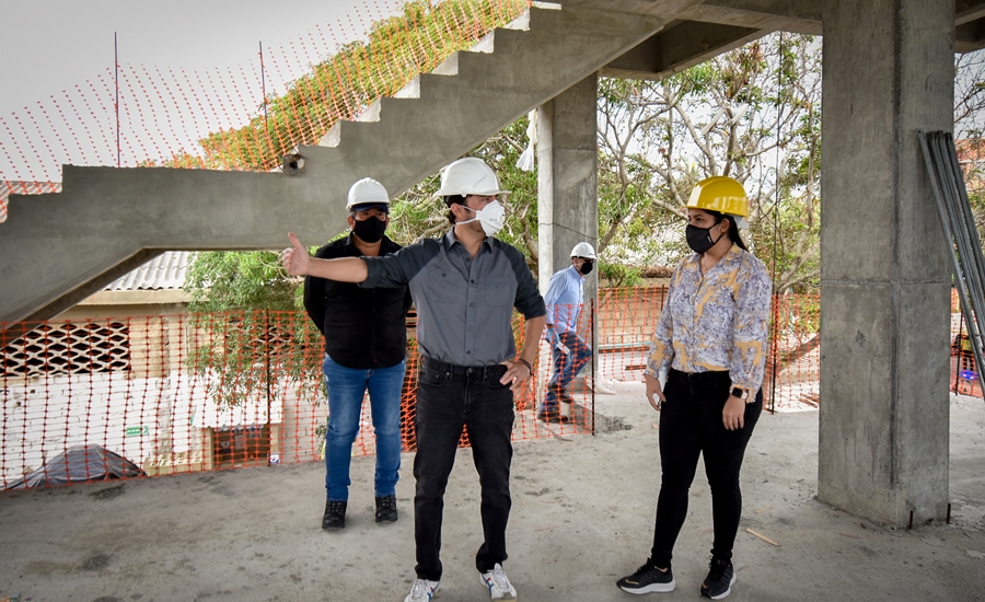 Alcalde inspeccionó obras en 2 de los 6 colegios oficiales donde se reactivaron trabajos de infraestructura