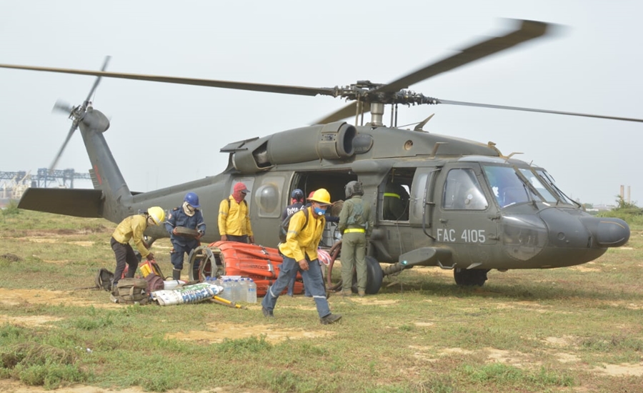 Con apoyo de la Fuerza Aérea, Gobernación avanza en los controles contra incendios en Isla de Salamanca