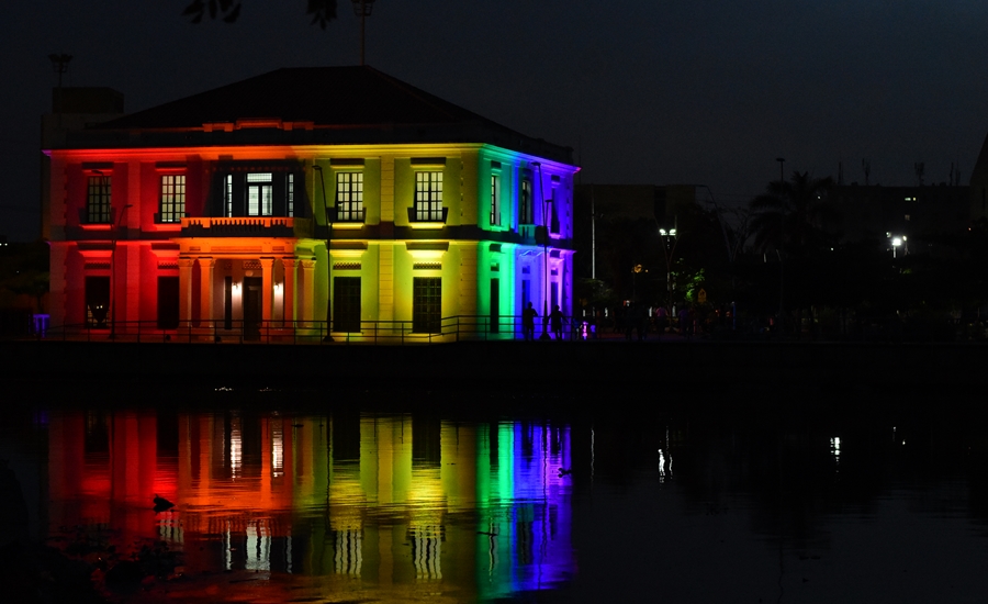 Intendencia Fluvial y plaza de Las Luces se unen con iluminación a la marcha virtual #OrgulloDesdeCasa