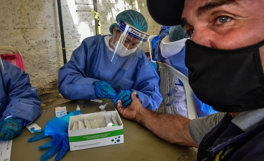 Distrito realiza jornada de pruebas rápidas en cerco sanitario de La Playa