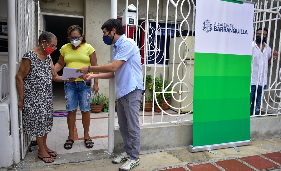Familias del barrio Galán recibieron títulos de propiedad
