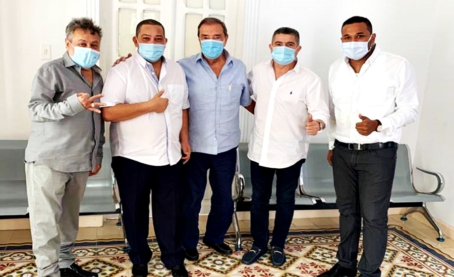 Los concejales Juan José Vergara Díaz, Óscar David Galán, Juan Carlos Ospino, en reunión con el ex Senador Fuad Char Abdala