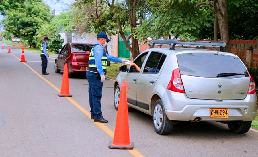 Tránsito intensifica controles en vías durante el puente festivo