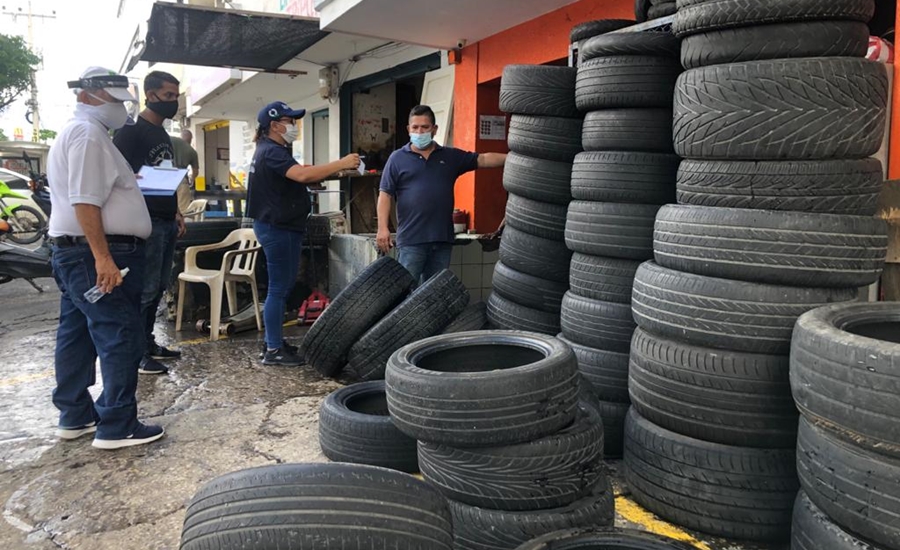 Por llantas arrojadas a vía pública, Distrito suspende actividades de establecimiento