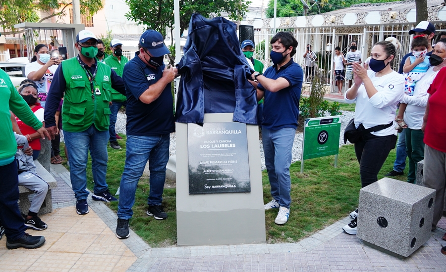 33 años después de su fundación, el barrio Los Laureles estrenó parque y cancha
