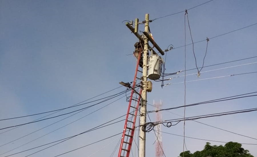 La empresa Air-e realiza trabajos de mejoras eléctricas en Barranquilla