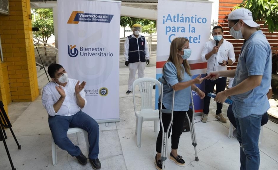 Gobernadora entrega internet móvil gratis a estudiantes de la Universidad del Atlántico