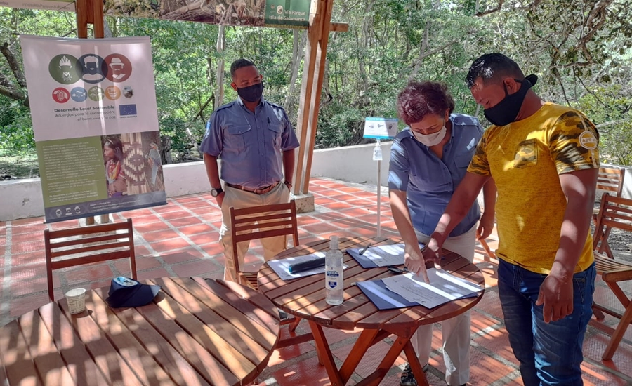 30 familias de la zona de influencia del Vía Parque Isla de Salamanca, firman acuerdos para comprometerse con su protección y conservación