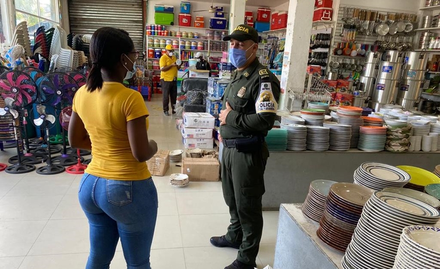 La Policía Fiscal y Aduanera de Cartagena adelantó campaña para prevenir hurtos a comerciantes