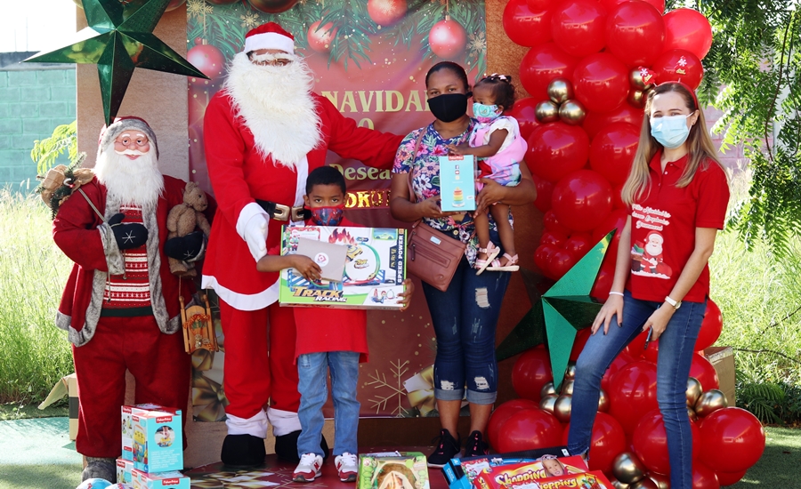 Durante el mes de diciembre, trabajadores de Drummond Ltd. repartieron regalos en municipios del Cesar y Magdalena