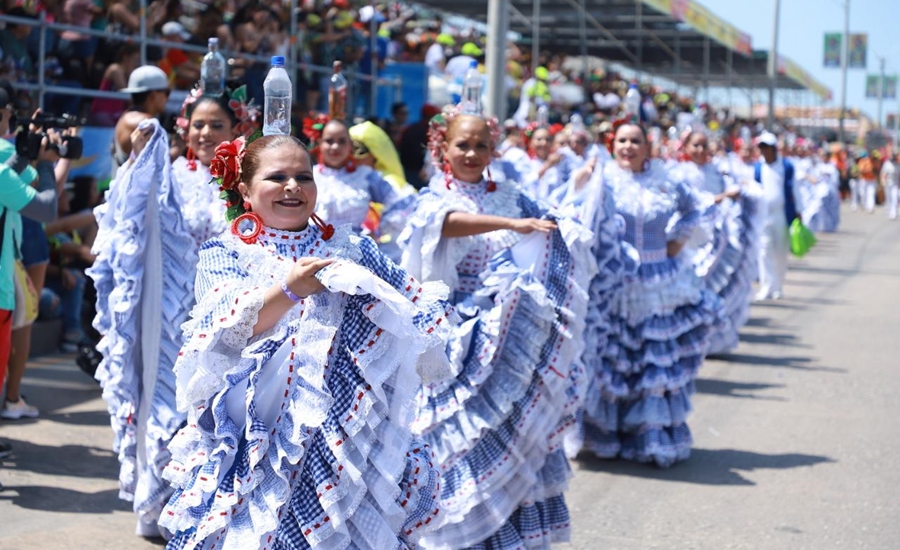 ¡Cumbiamba El Gallo Giro: 42 años de tradición en el Carnaval de Barranquilla!