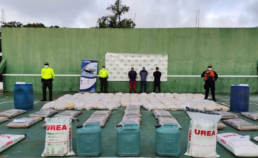 Armada de Colombia incautó 5.6 toneladas de insumos sólidos en el Amazonas