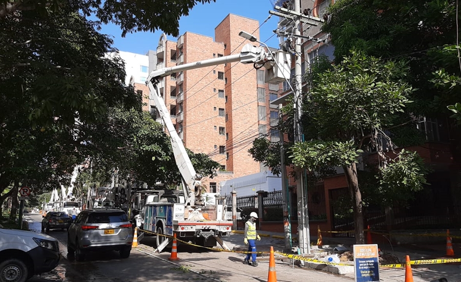 Instalan nuevas redes eléctricas en inmediaciones del Parque Rosado
