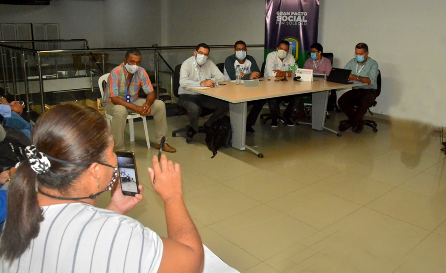 Alcaldía de Soledad realiza mesa técnica con Air- e y líderes comunales para atender inquietudes sobre proyectos de renovación eléctrica