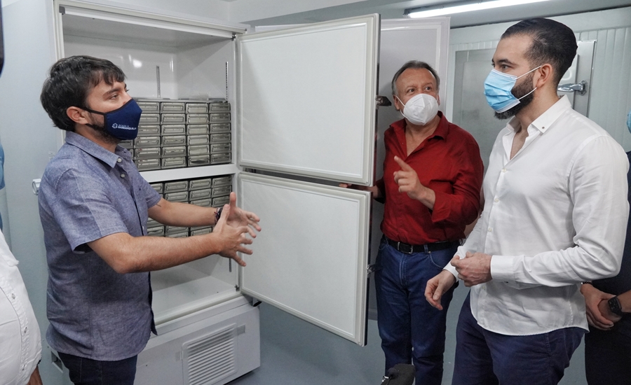 Listo ultracongelador para almacenar vacunas COVID-19 en Barranquilla