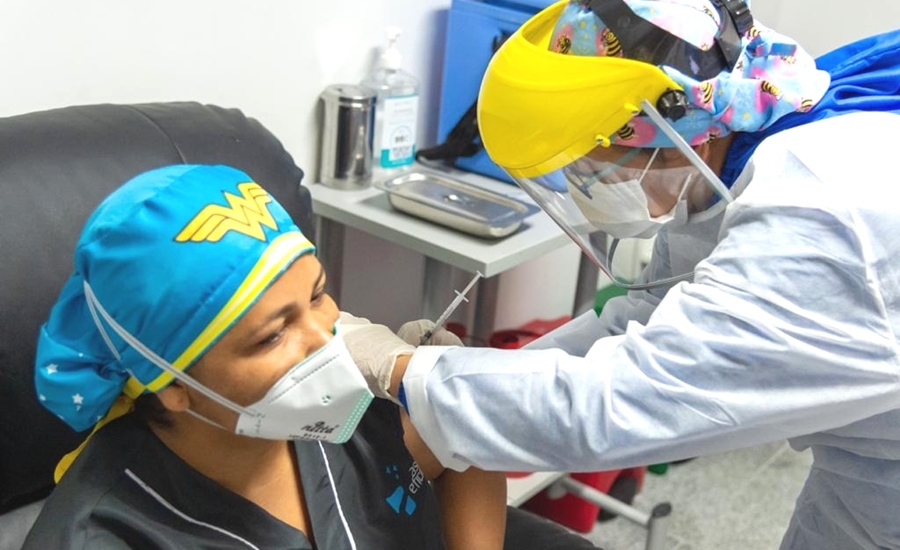 Así fue el primer día de vacunación contra el covid en Barranquilla