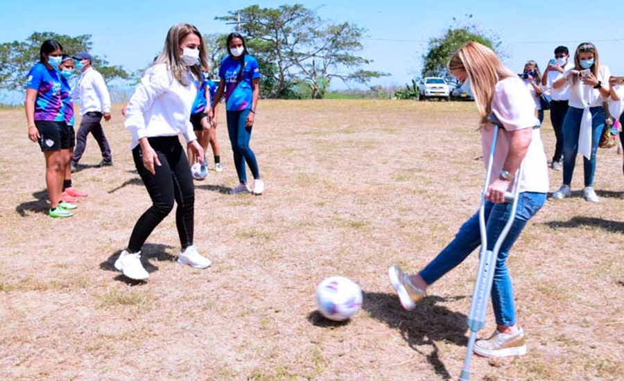 Con un pasegol del equipo de mujeres arrancan las obras de la cancha de Piojó