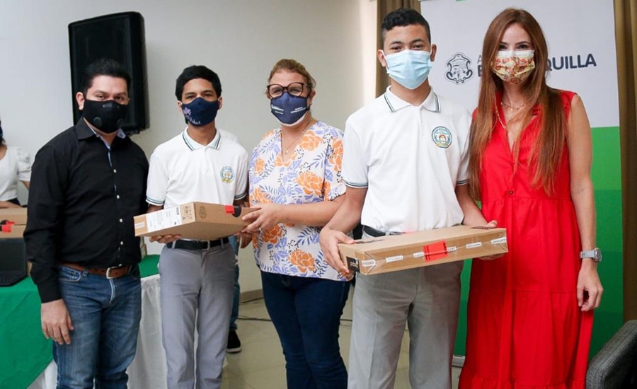 Con equipos tecnológicos, Distrito sigue impulsando logros de estudiantes de colegios oficiales