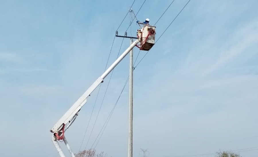 Air-e realiza trabajos eléctricos en zona rural de Sabanalarga y Puerto Velero