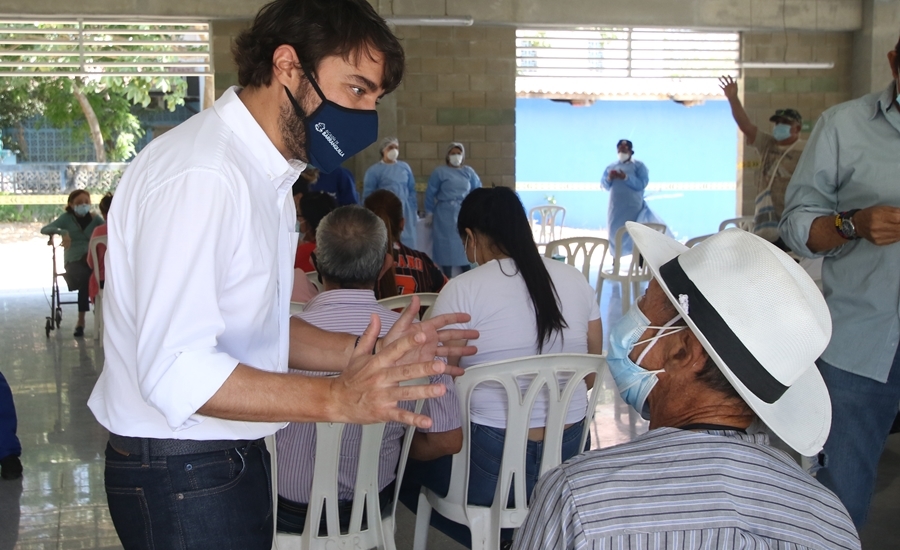 Alcalde Pumarejo solicita a MinSalud autorización para comenzar a vacunar a mayores de 65 años