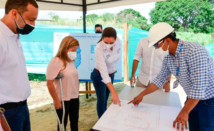 Gobernadora supervisa construcción del sistema de alcantarillado en Pueblito Nuevo, Galapa