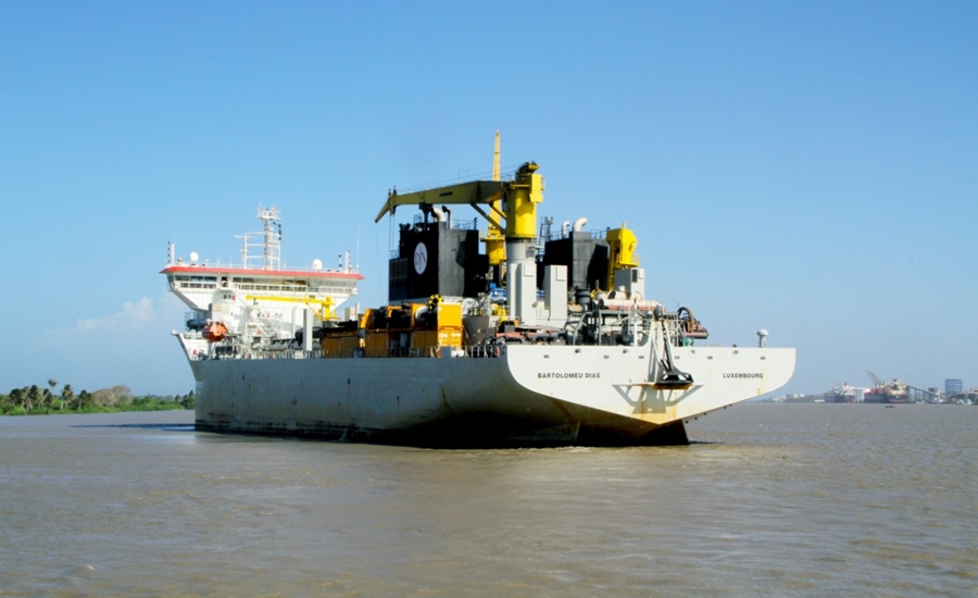 La draga “Bartolomeu Dias” adelanta labores de dragado en el canal de acceso al Puerto de Barranquilla