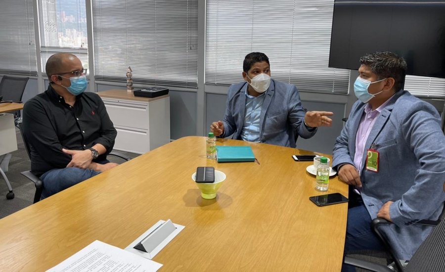 Alcalde Rumenigge Monsalve conoce modelo de servicios públicos en la Ceja, Antonio