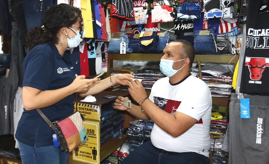 En alianza con la Alcaldía, Promigas y su fundación entregan 4.600 ayudas humanitarias a comerciantes del Centro