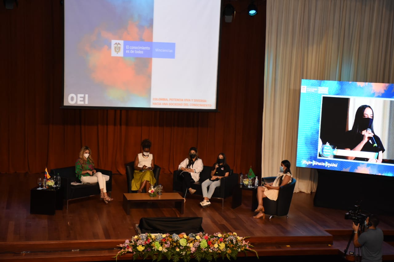 En Unisimón, Minciencias presentó al Atlántico el programa ‘Mujer, Ciencia y Equidad’