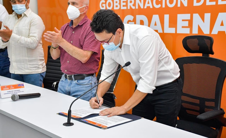 Gobernador firma histórico acuerdo con sindicatos educativos para el incremento salarial de docentes y administrativos de la educación del Magdalena