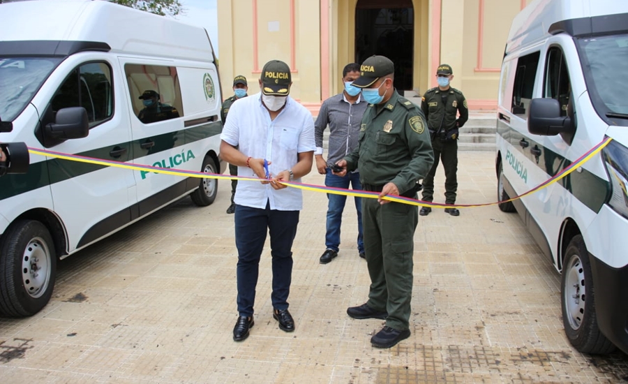 Alcalde Rumenigge Monsalve entregó dos nuevas patrullas a la Policía Nacional