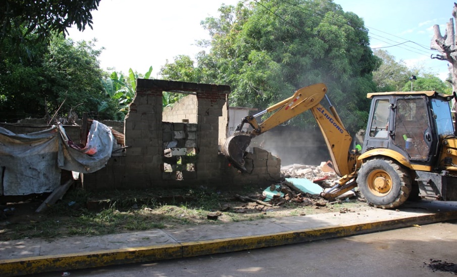 Alcaldía de Malambo acompaña demolición de predio en La Manga