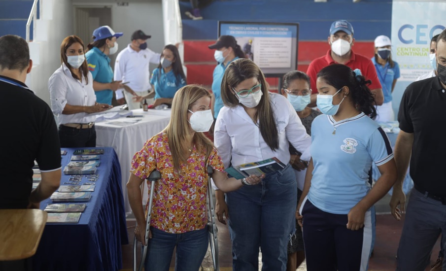 Gobernadora del Atlántico inició entrega de kits de apoyo para Pruebas saber 11